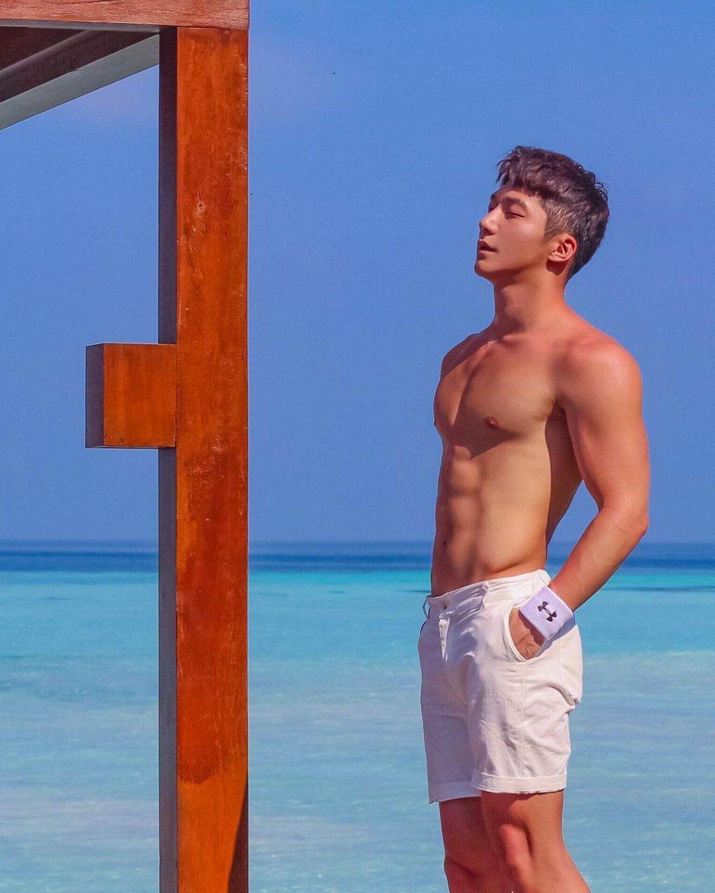 ถอดโชว์เรือนร่าง 2700