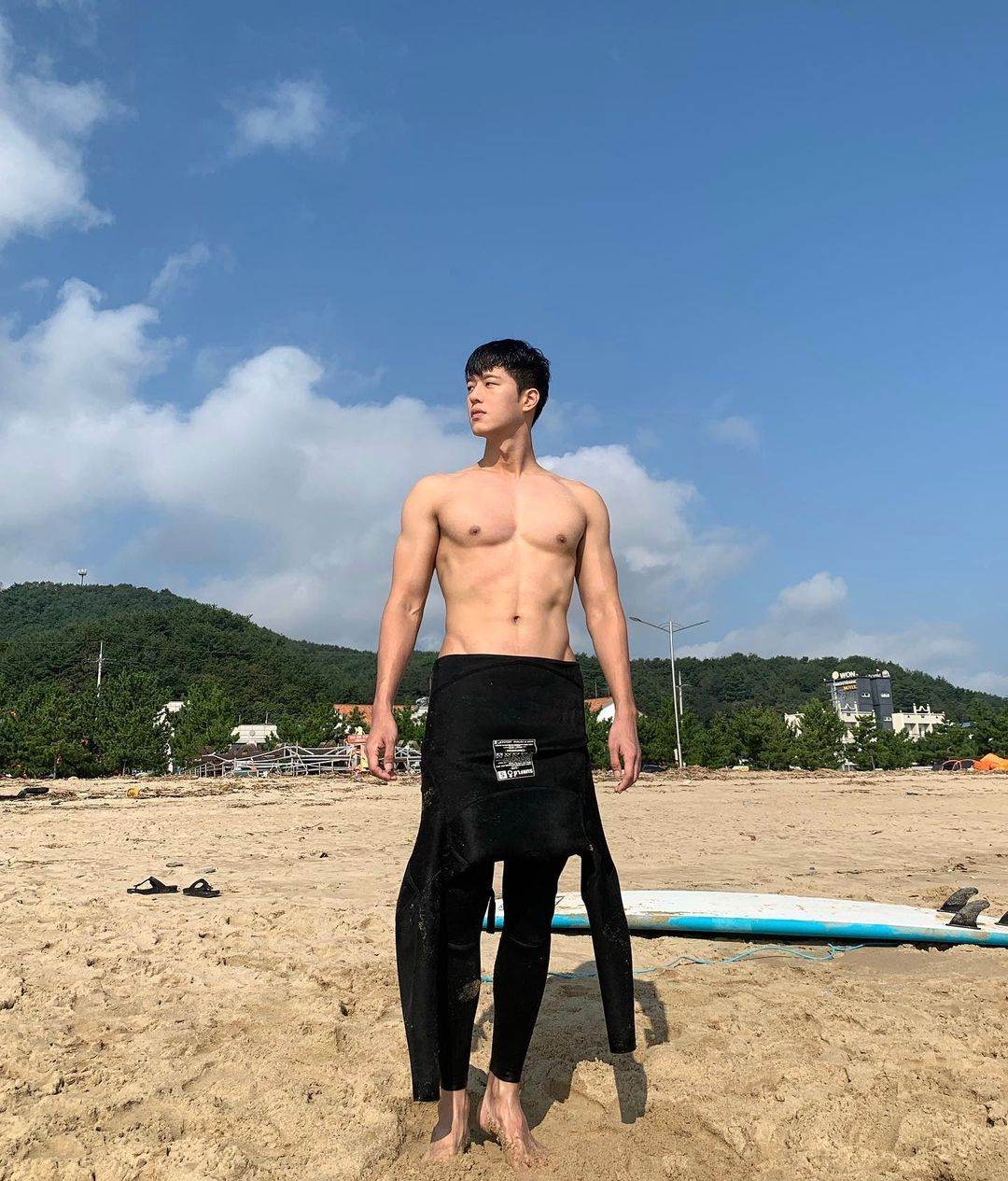 ถอดโชว์เรือนร่าง 2700