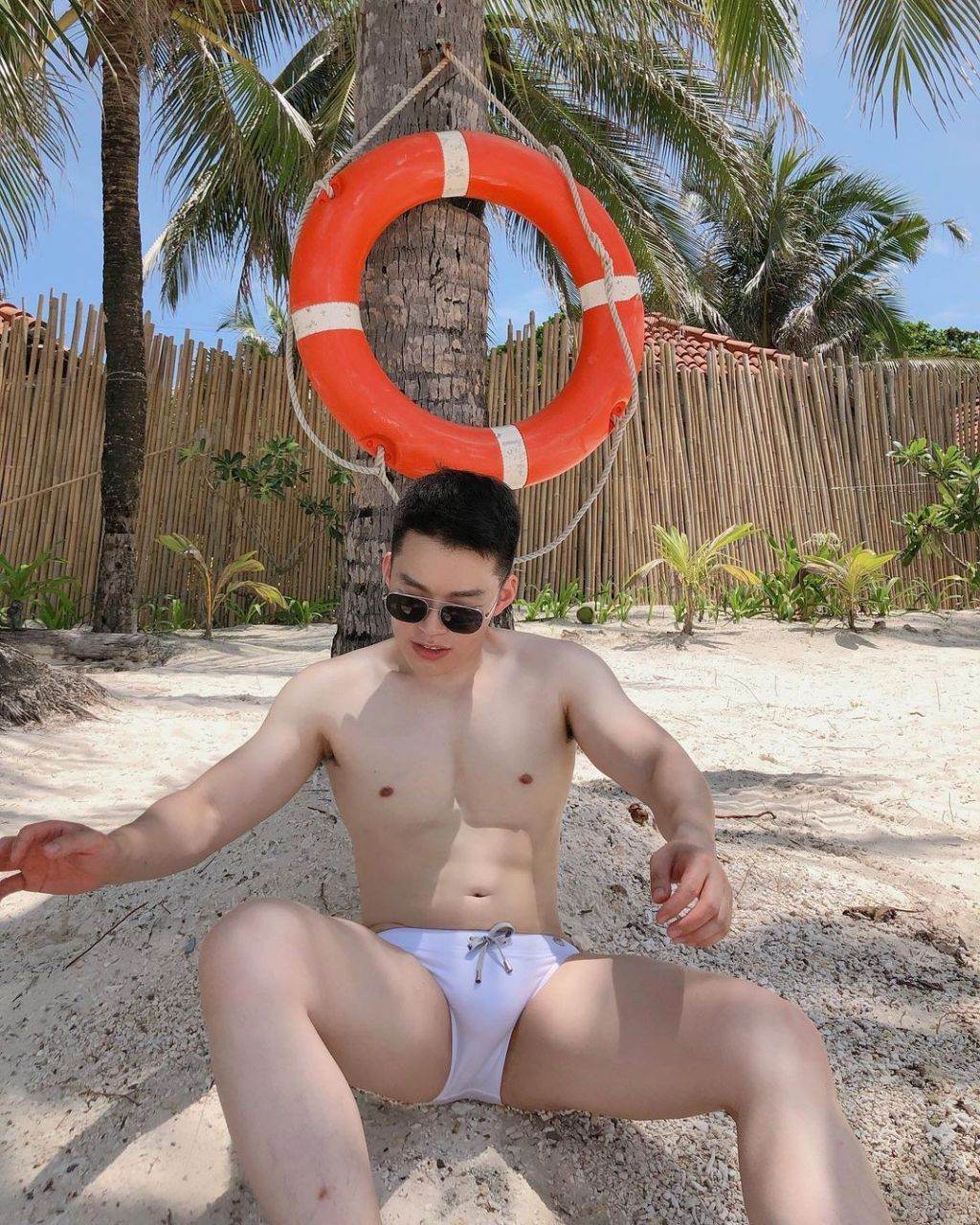 ถอดโชว์เรือนร่าง 2700
