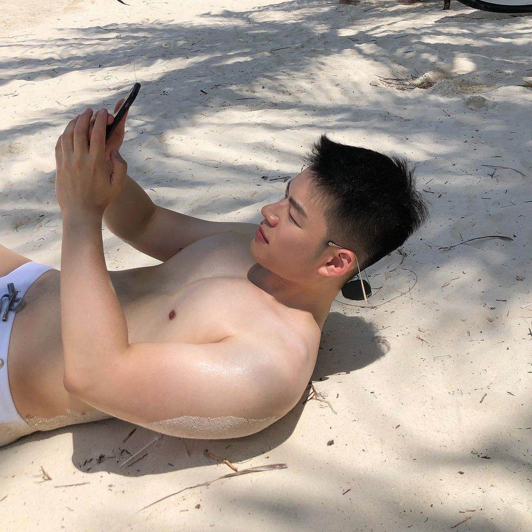 ถอดโชว์เรือนร่าง 2700