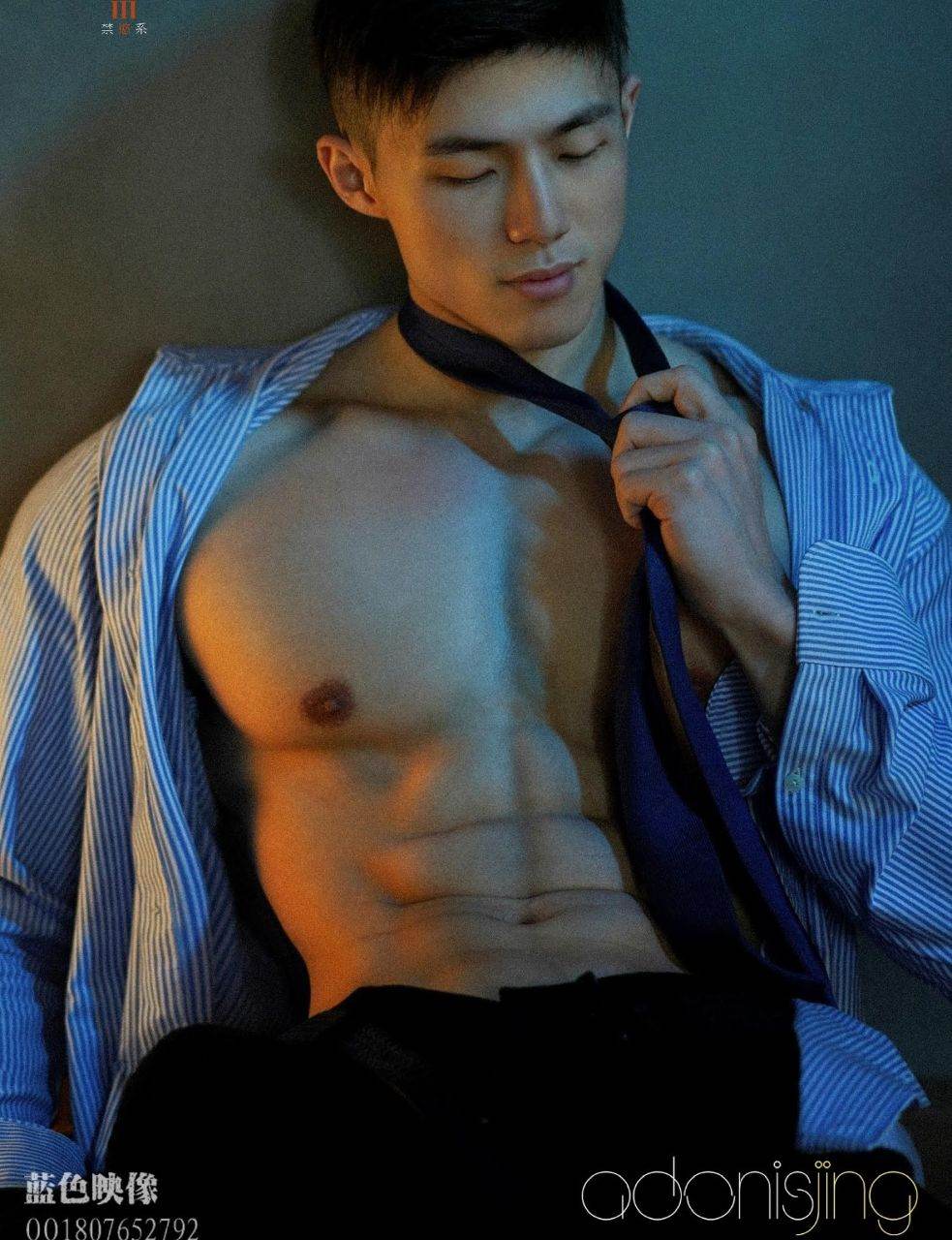 หนุ่มหล่อขึ้นปก 952.5