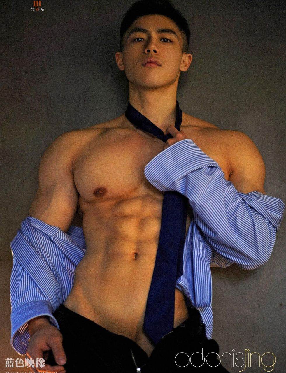 หนุ่มหล่อขึ้นปก 952.5