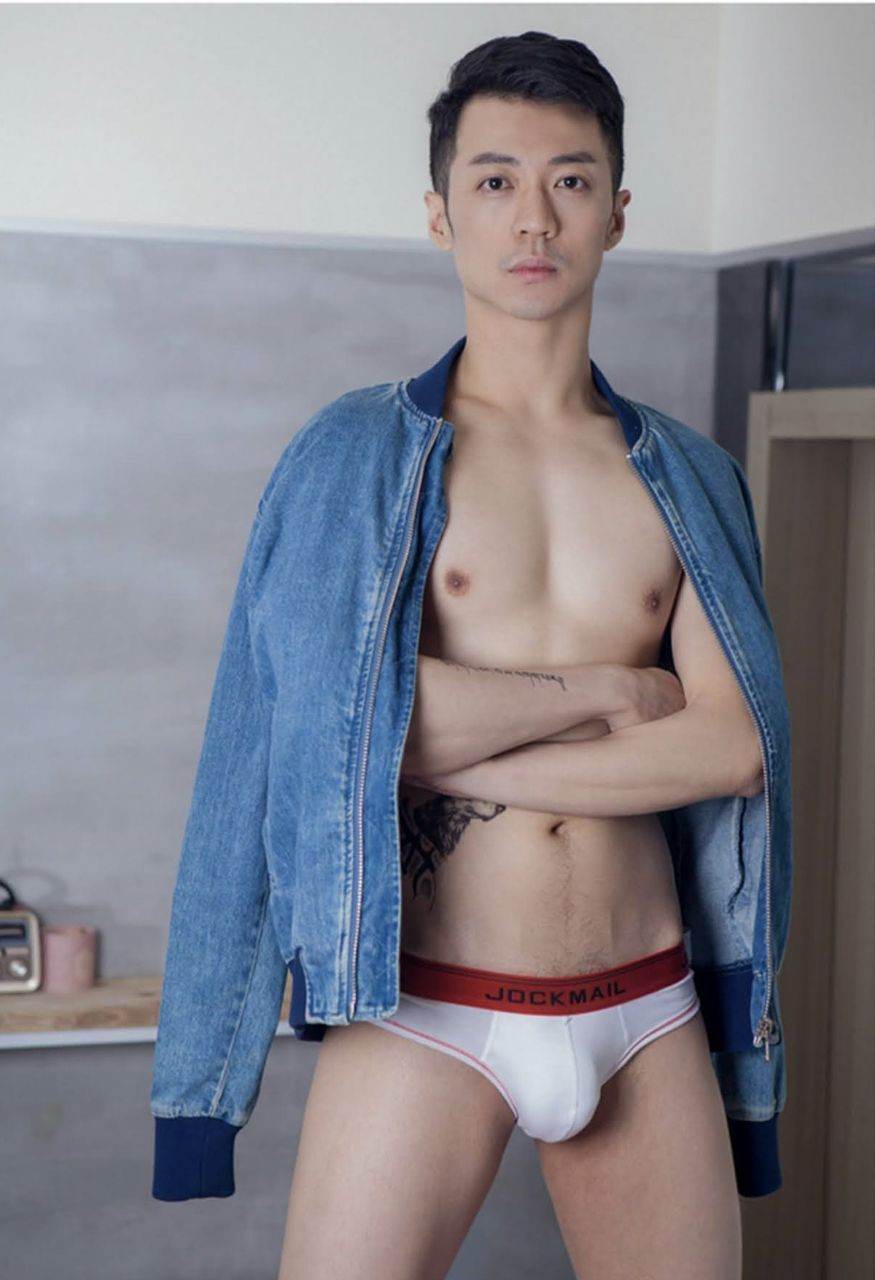 หนุ่มหล่อขึ้นปก 953