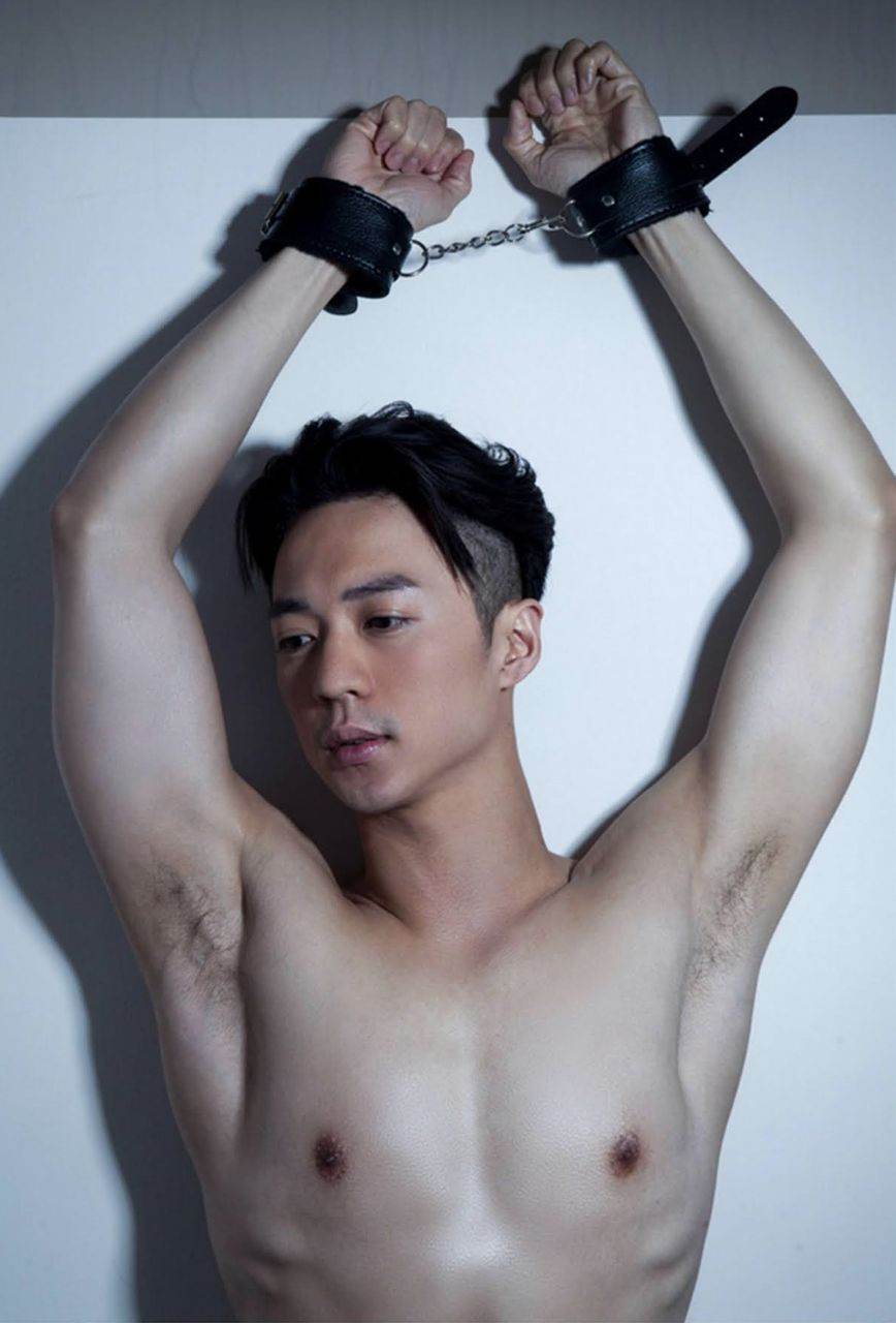 หนุ่มหล่อขึ้นปก 953