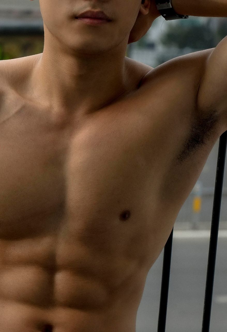 หนุ่มหล่อขึ้นปก 954