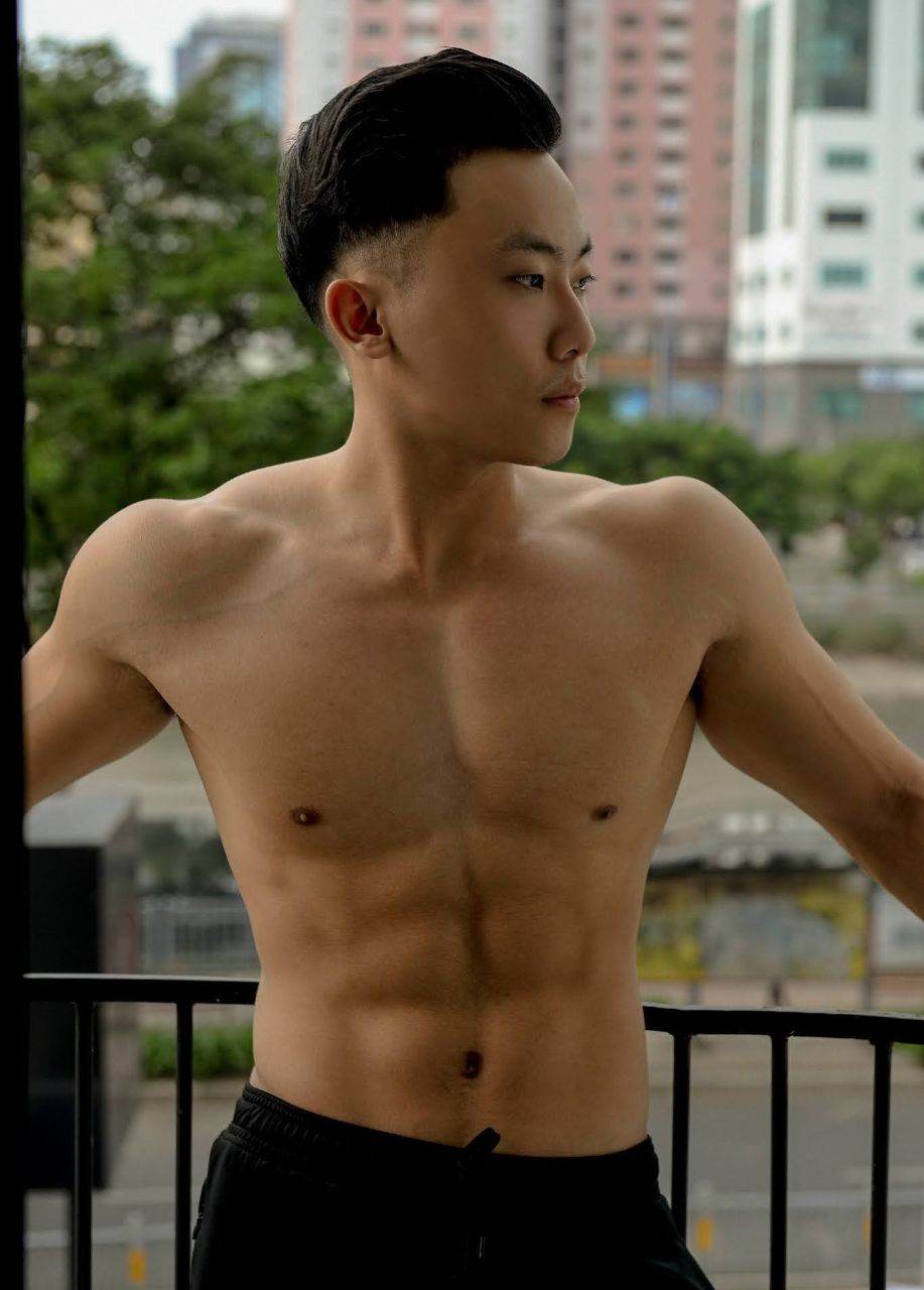 หนุ่มหล่อขึ้นปก 954