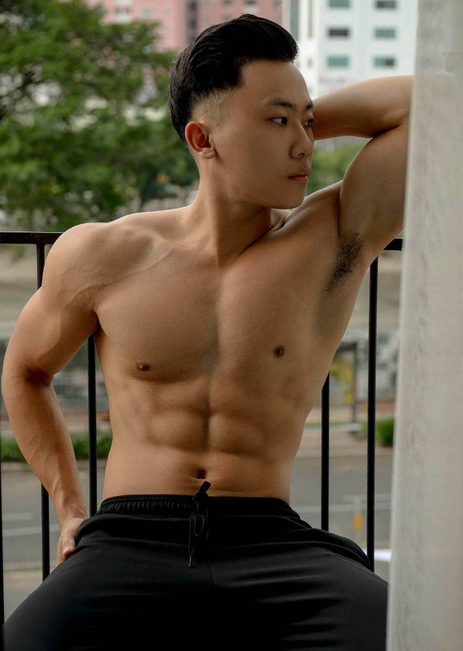หนุ่มหล่อขึ้นปก 954