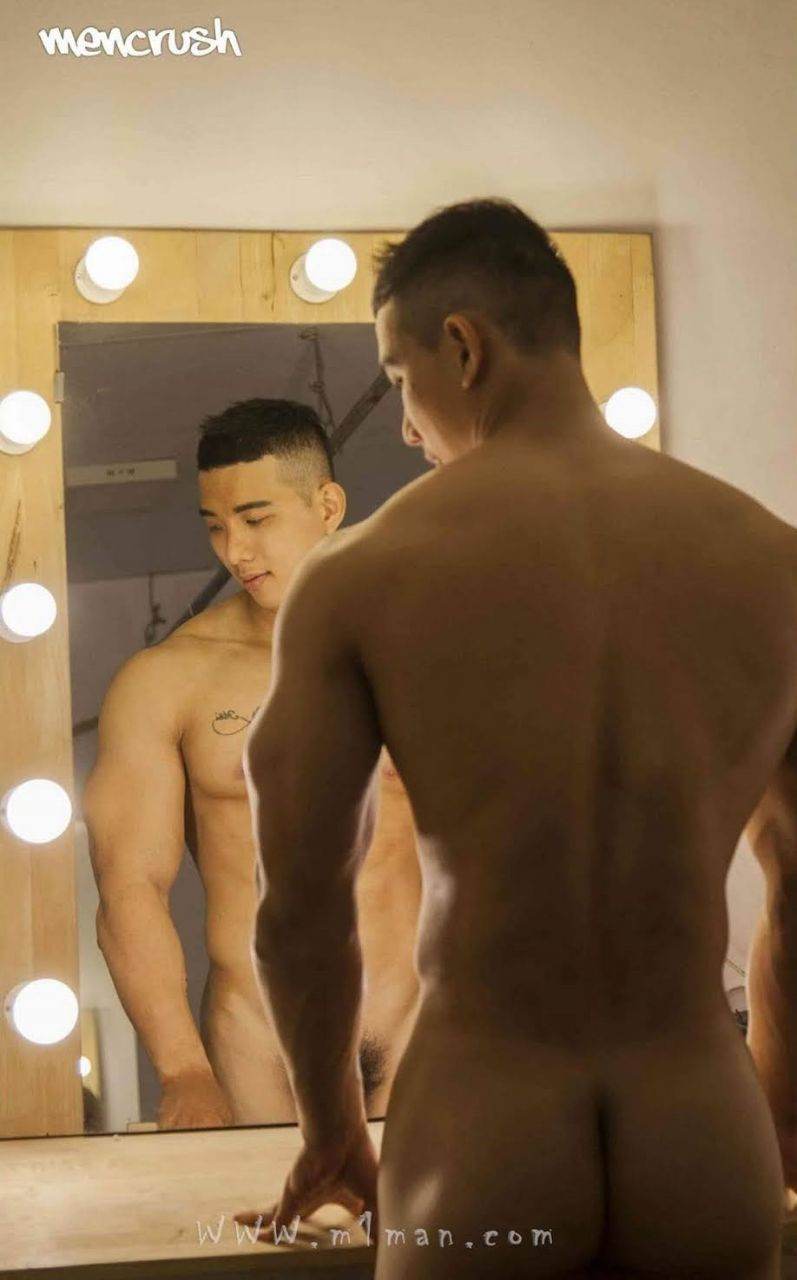 หนุ่มหล่อขึ้นปก 956