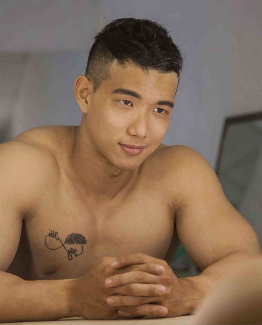หนุ่มหล่อขึ้นปก 956