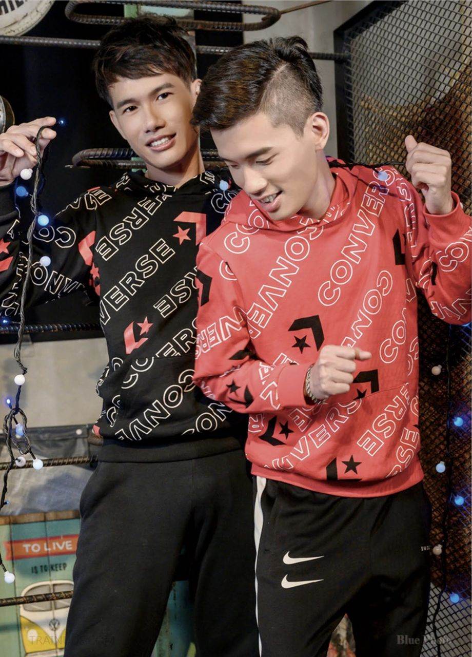 หนุ่มหล่อขึ้นปก 957