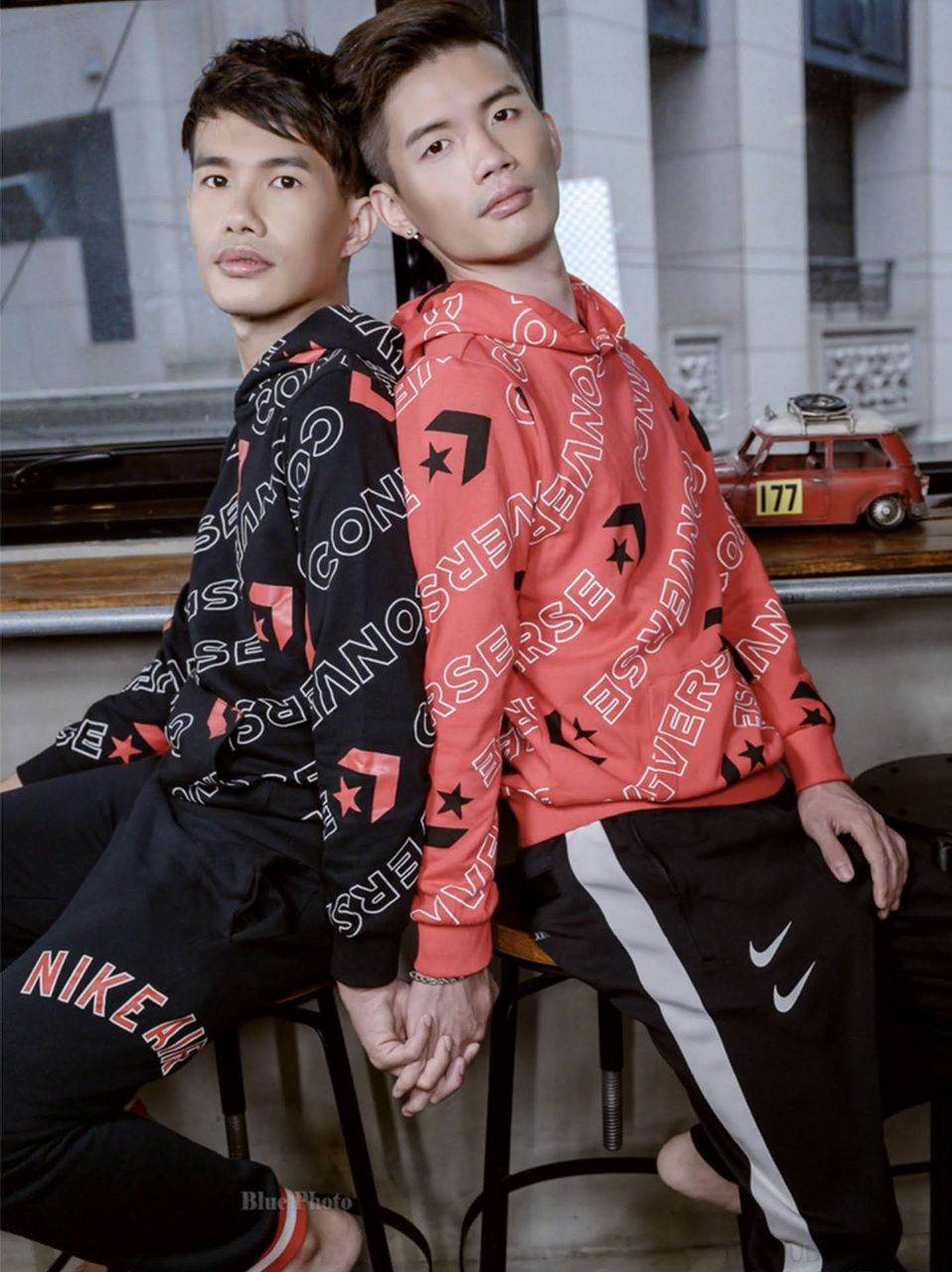 หนุ่มหล่อขึ้นปก 957