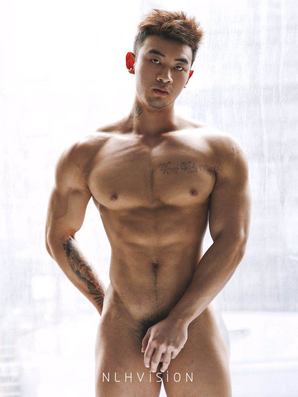 หนุ่มหล่อขึ้นปก 958