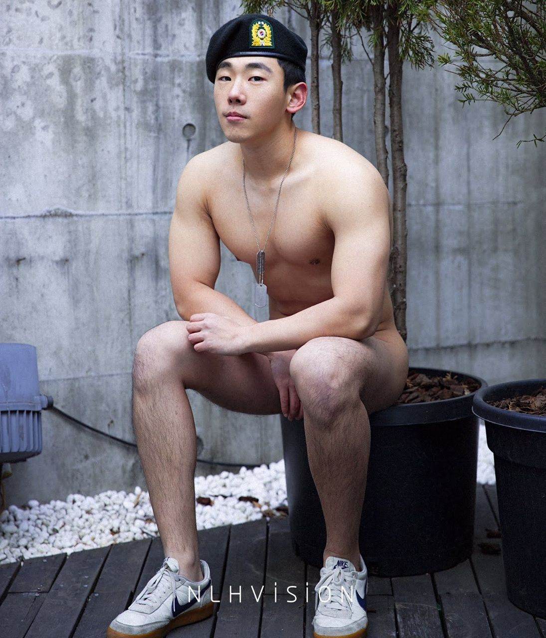 หนุ่มหล่อขึ้นปก 958
