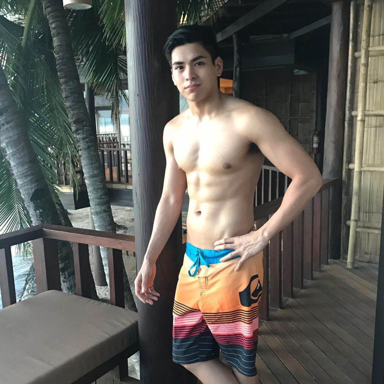 ชายหล่อ หุ่นแซ่บ 10