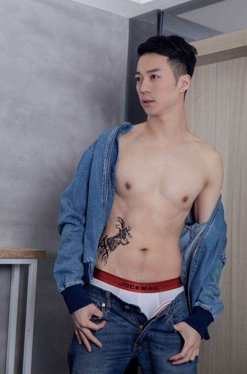หนุ่มหล่อขึ้นปก 953.1