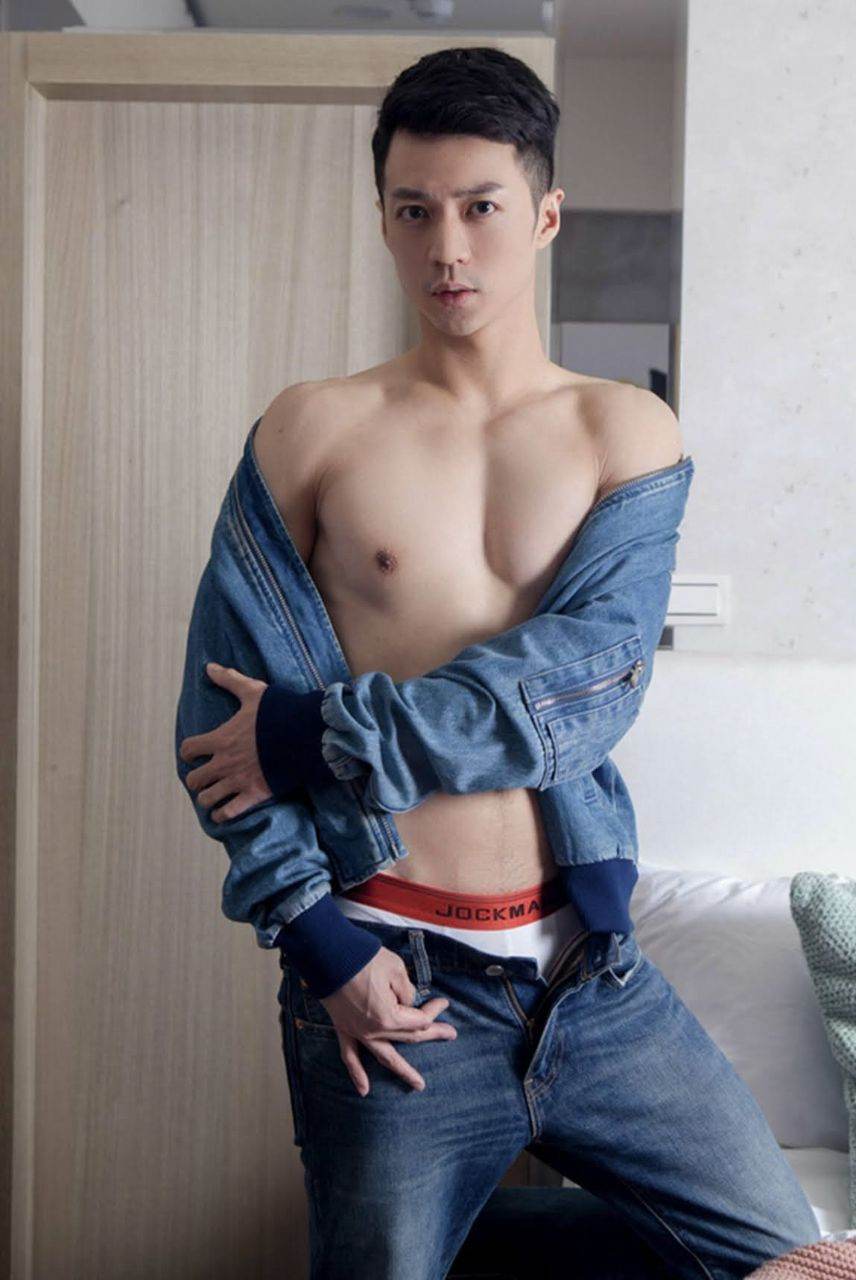 หนุ่มหล่อขึ้นปก 953.1