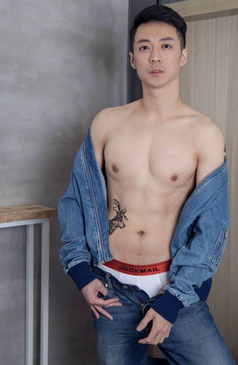 หนุ่มหล่อขึ้นปก 953.1