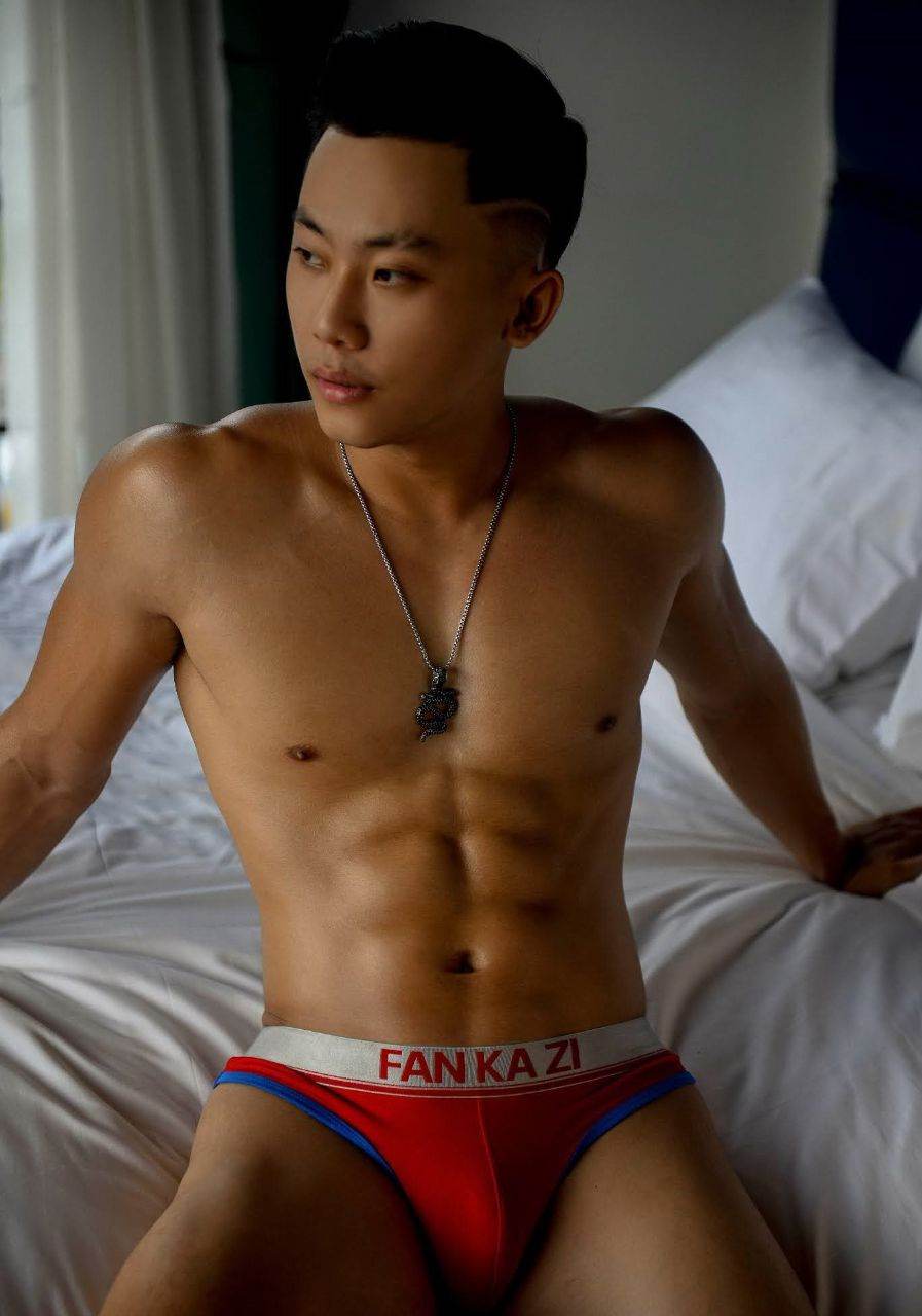 หนุ่มหล่อขึ้นปก 954.1