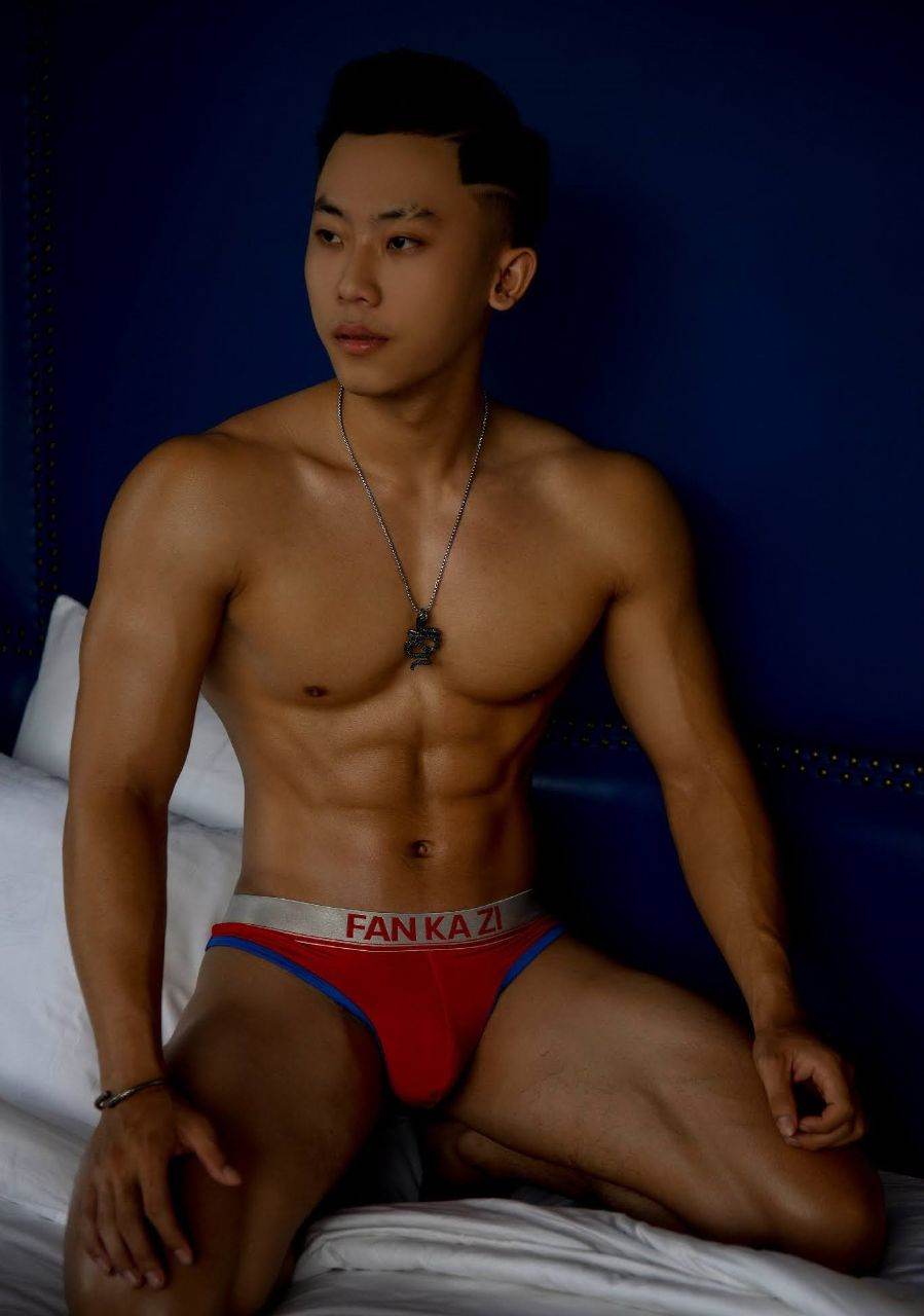 หนุ่มหล่อขึ้นปก 954.1