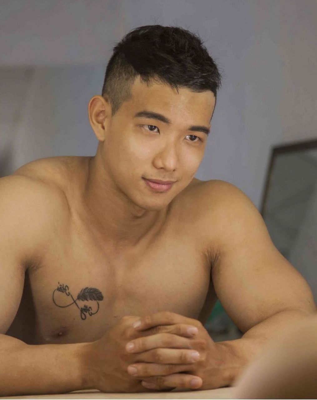 หนุ่มหล่อขึ้นปก 956.1