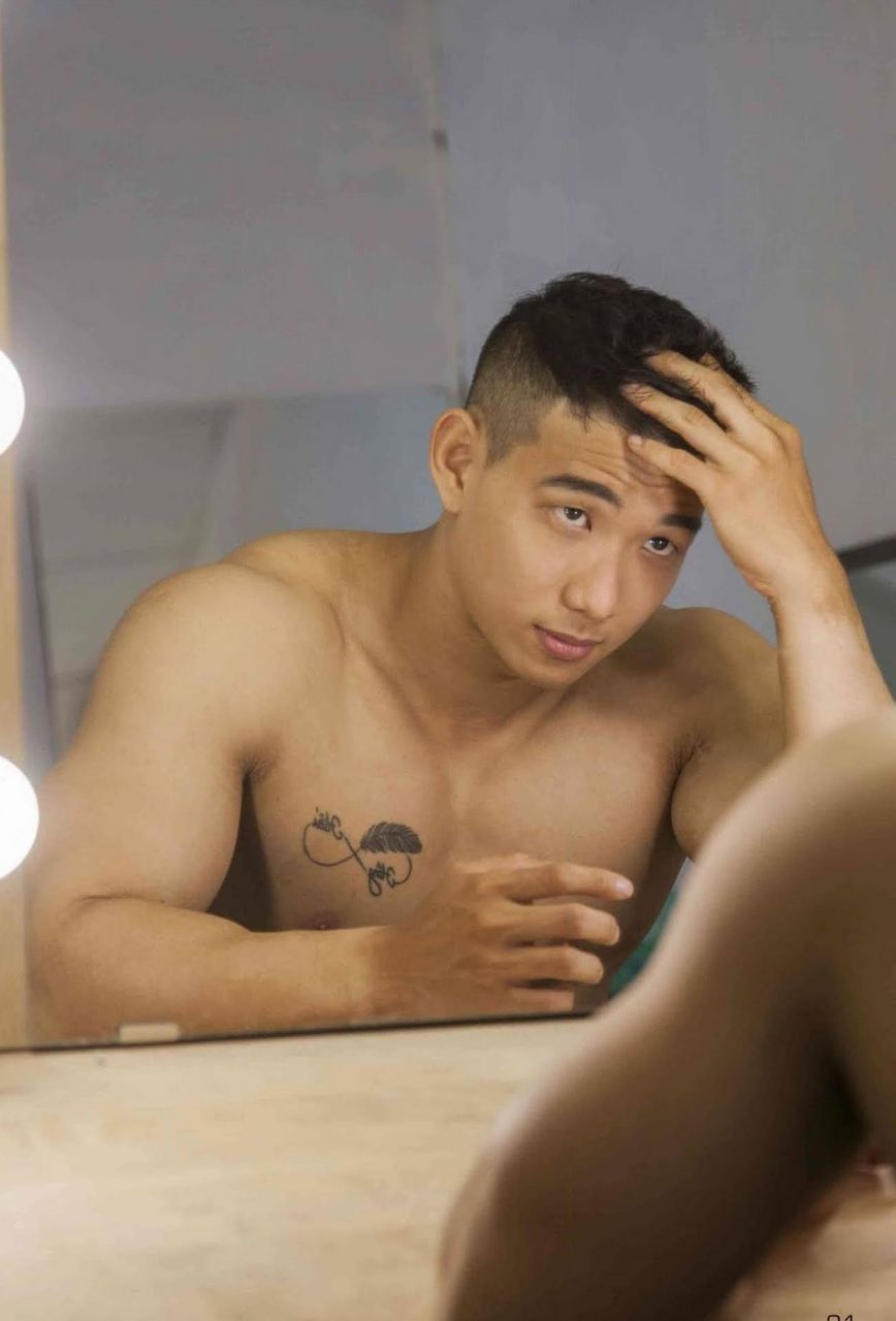 หนุ่มหล่อขึ้นปก 956.1