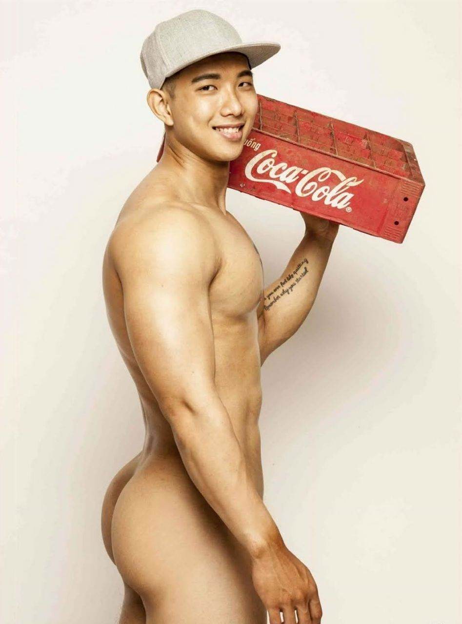 หนุ่มหล่อขึ้นปก 956.1