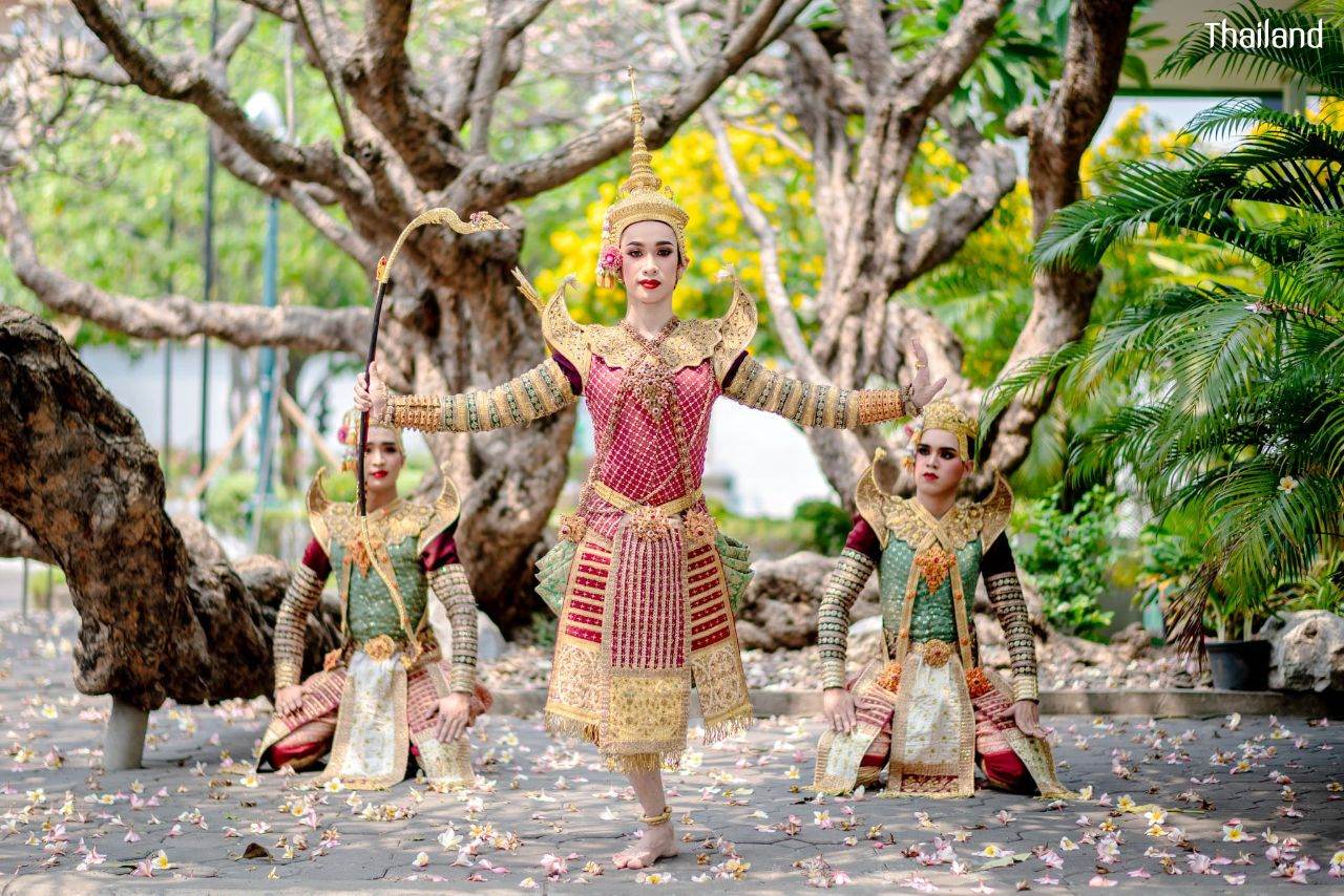 THAILAND 🇹🇭 | Thai dance: ชมโฉมนางจันทกินรี