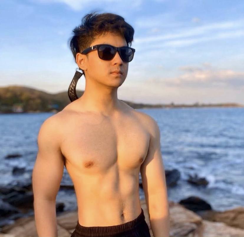 ชายหล่อ หุ่นแซ่บ 11