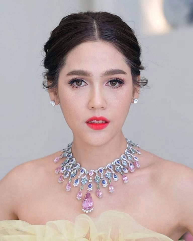 ชมพู่ อารยา เรื่อง หัวใจในสูญญากาศ