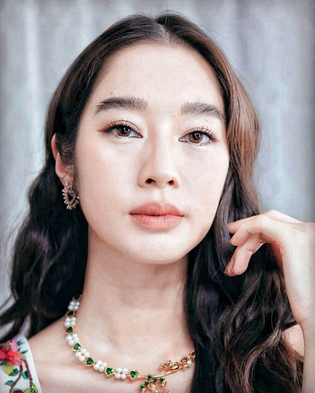 ฐิสา วริฏฐิสา เรื่อง หนีก็ล่าซ่าก็รัก