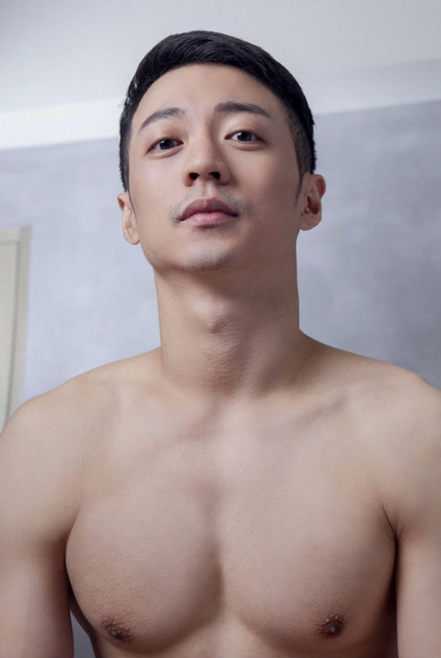 หนุ่มหล่อขึ้นปก 953.2