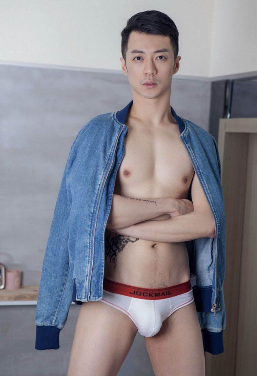หนุ่มหล่อขึ้นปก 953.2