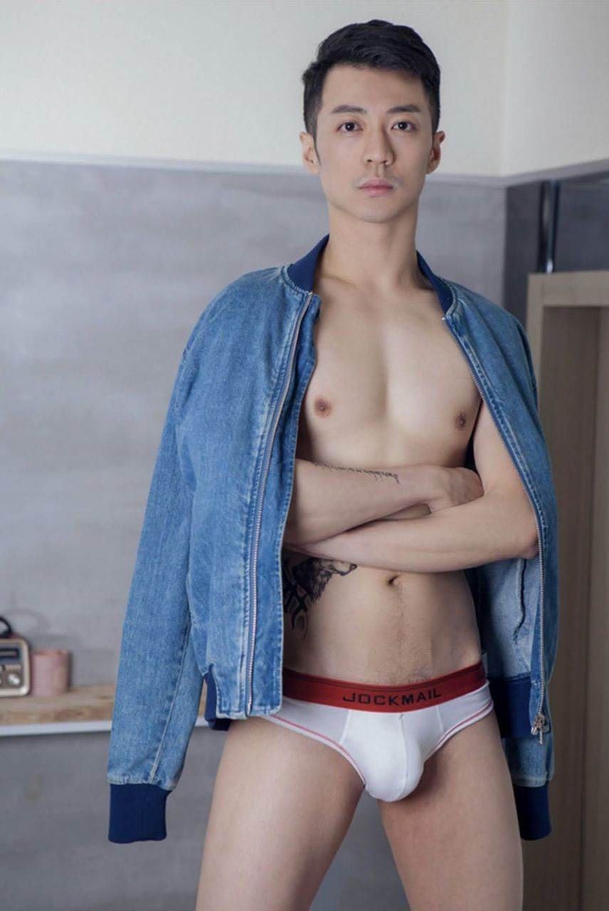 หนุ่มหล่อขึ้นปก 953.2