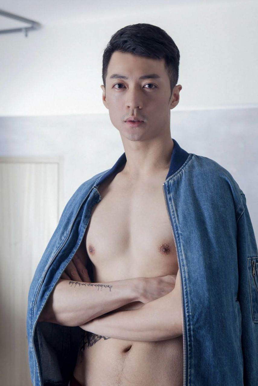 หนุ่มหล่อขึ้นปก 953.2