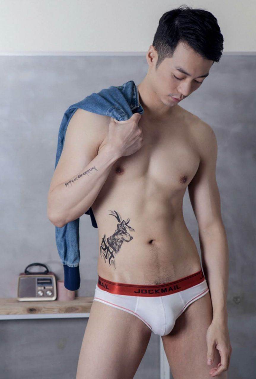 หนุ่มหล่อขึ้นปก 953.2