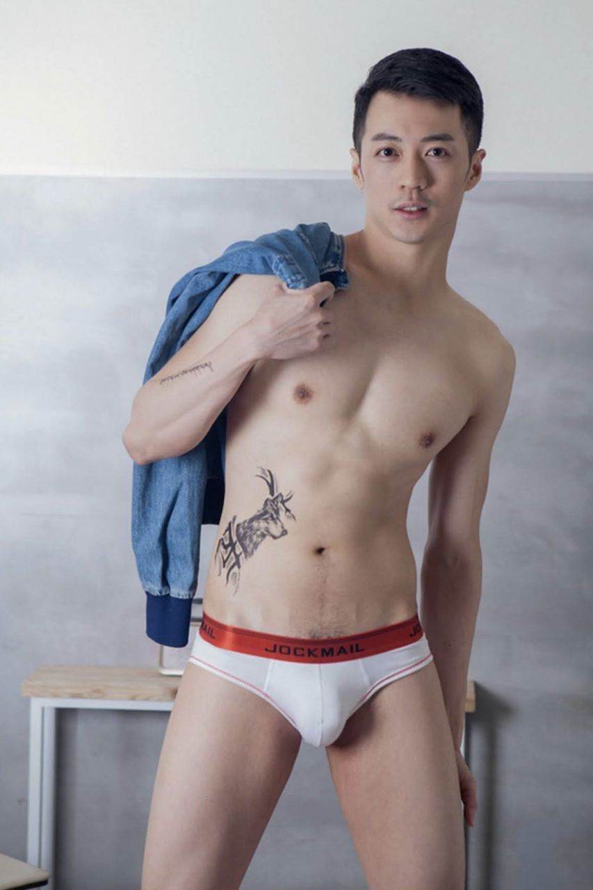 หนุ่มหล่อขึ้นปก 953.2