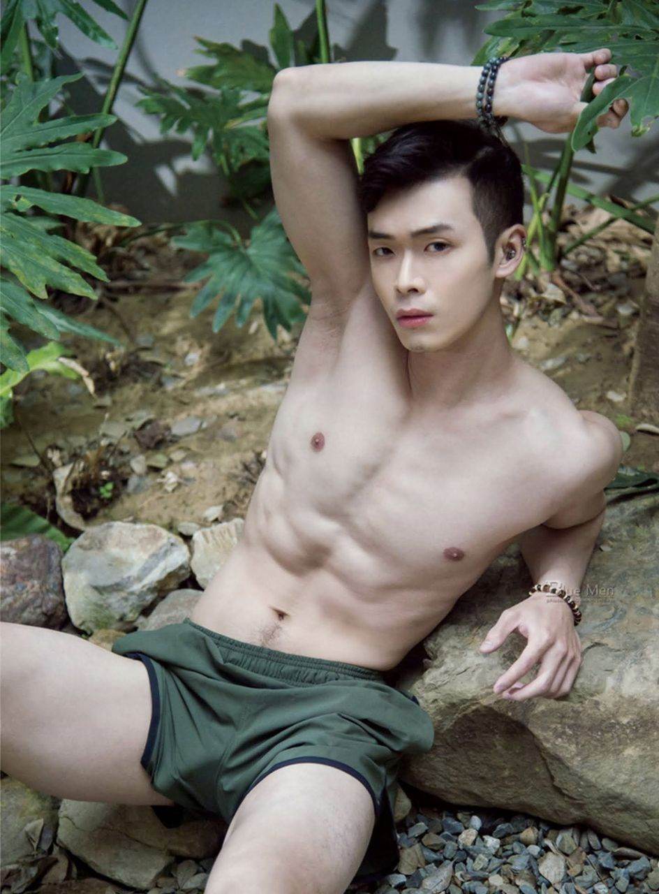 หนุ่มหล่อขึ้นปก 957