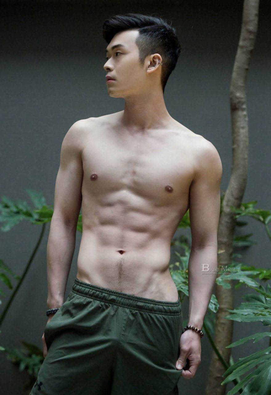 หนุ่มหล่อขึ้นปก 957