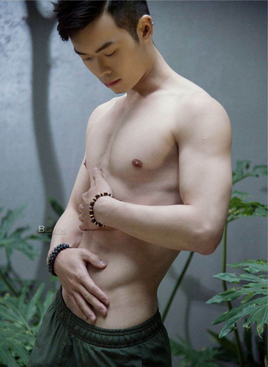 หนุ่มหล่อขึ้นปก 957