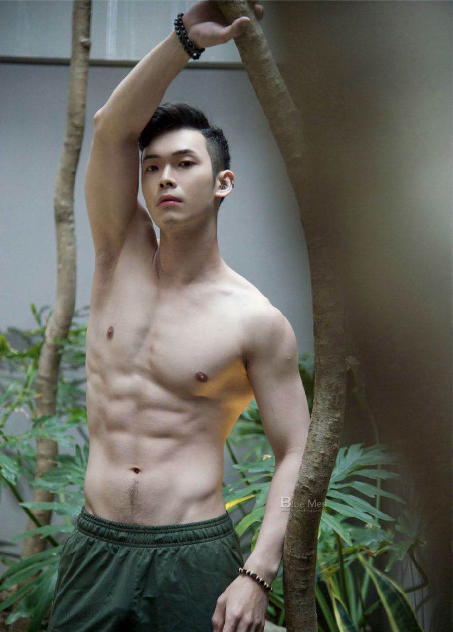 หนุ่มหล่อขึ้นปก 957