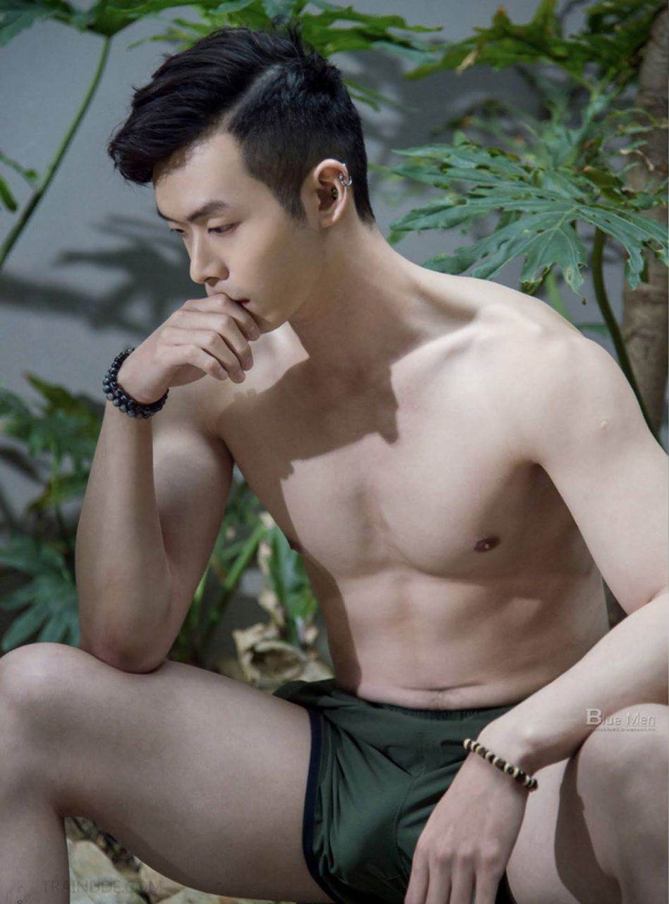 หนุ่มหล่อขึ้นปก 957