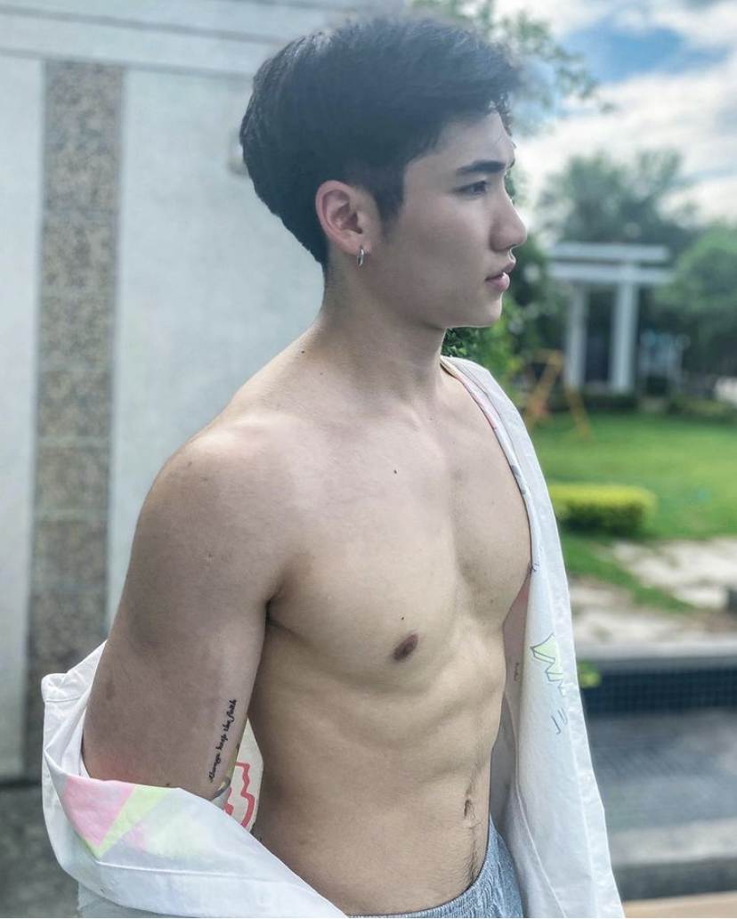 หล่อแซ่บตลอดนะคนนี้