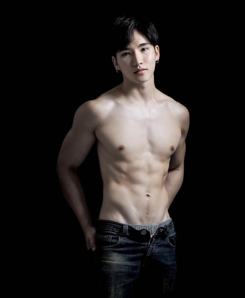 หล่อแซ่บตลอดนะคนนี้