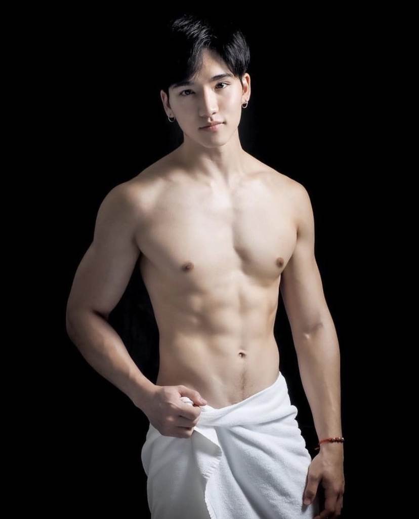 หล่อแซ่บตลอดนะคนนี้