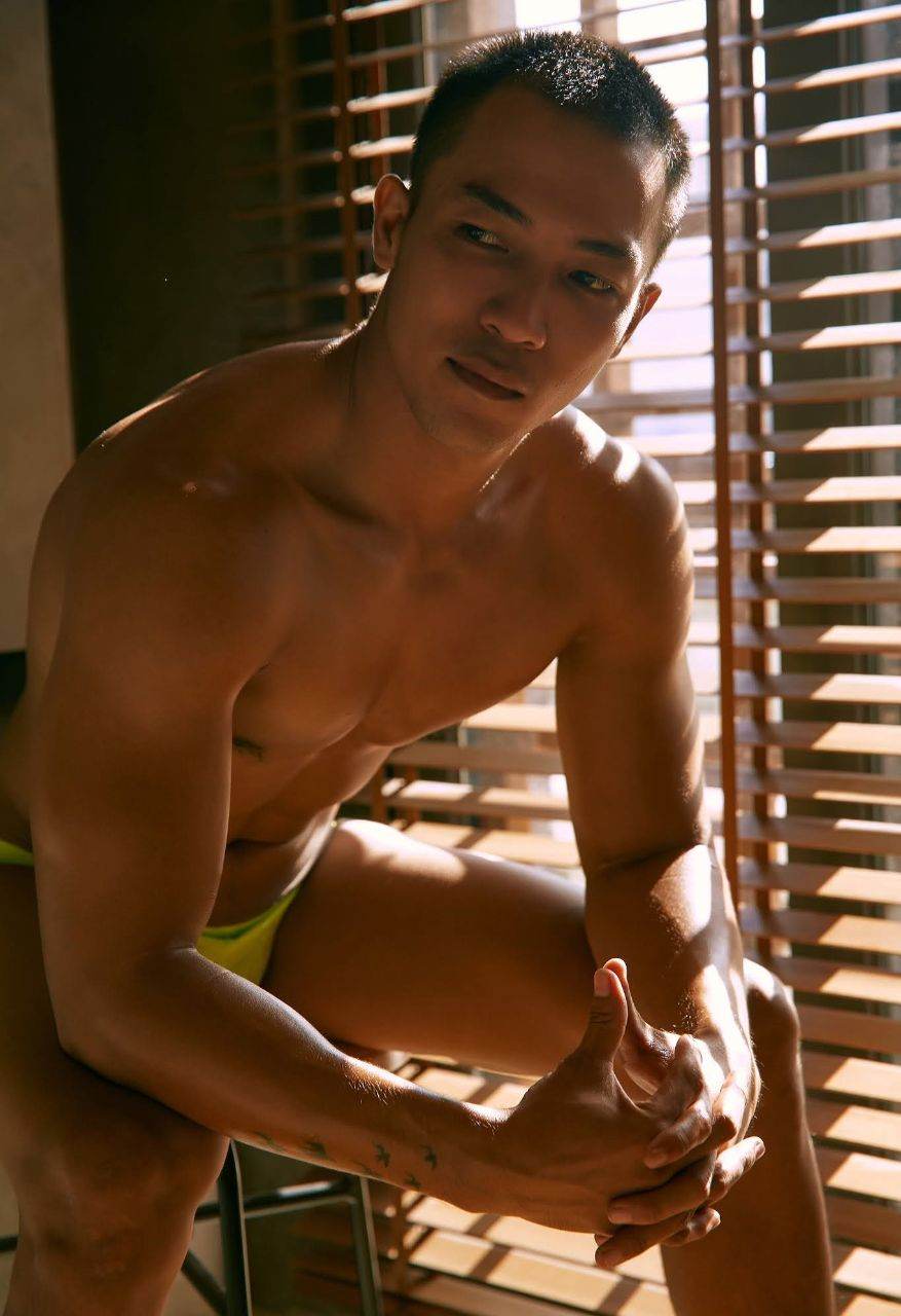หนุ่มหล่อขึ้นปก 960