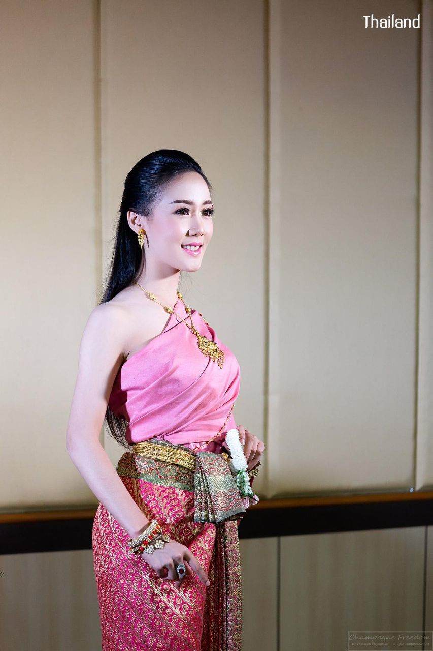 THAILAND 🇹🇭 | The Sbai, Thai dress (สไบ-ชุดไทย)