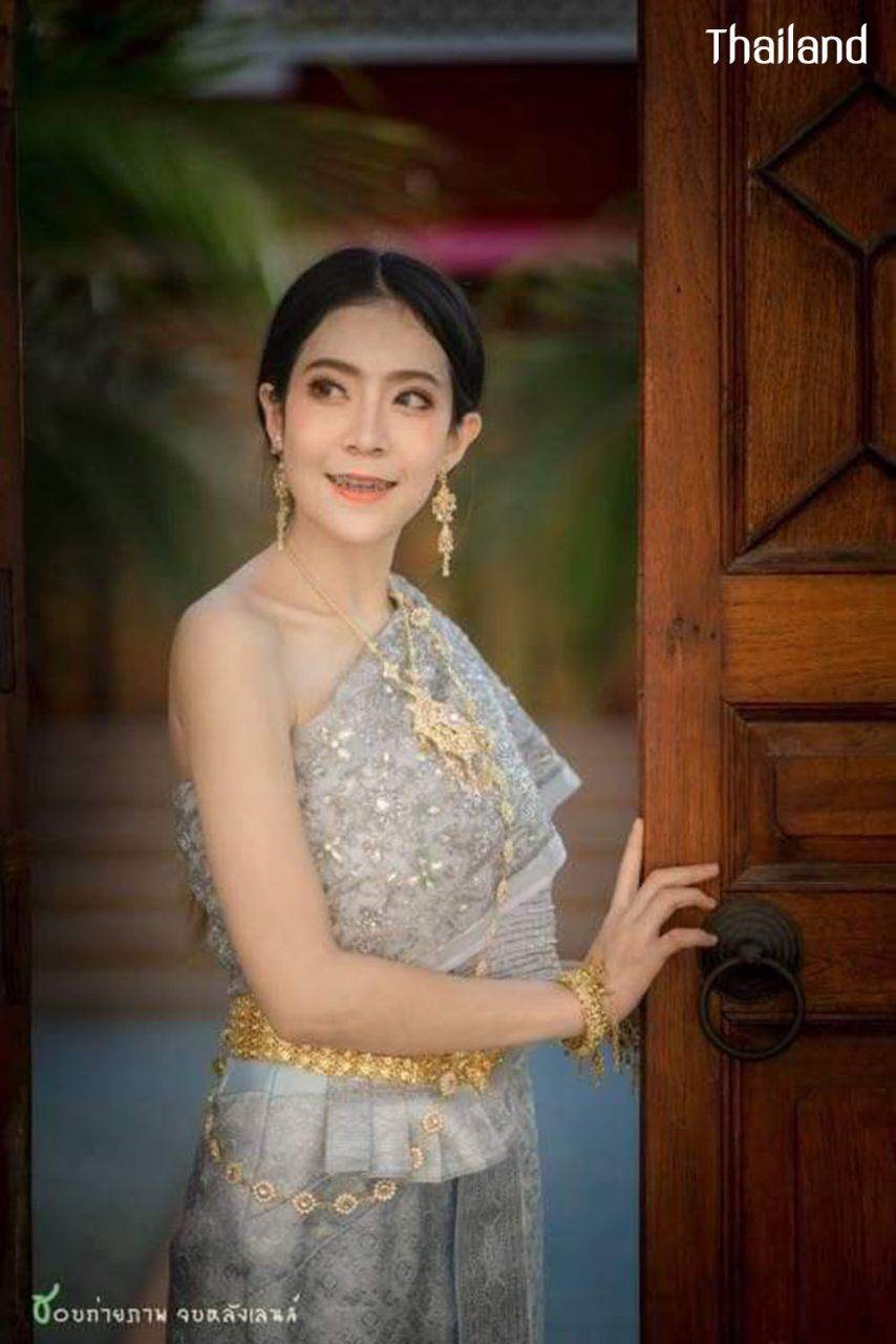 THAILAND 🇹🇭 | The Sbai, Thai dress (สไบ-ชุดไทย)