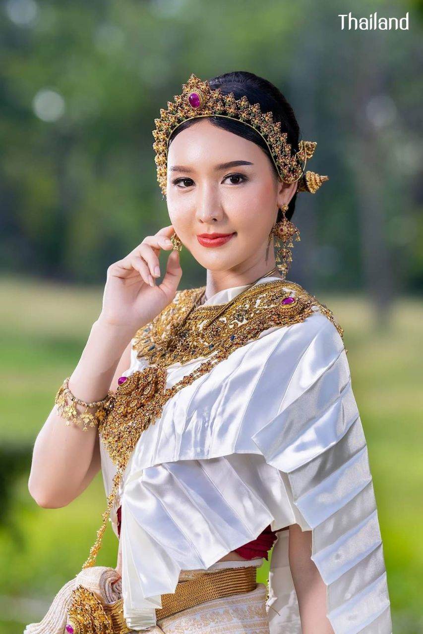 THAILAND 🇹🇭 | The Sbai, Thai dress (สไบ-ชุดไทย)
