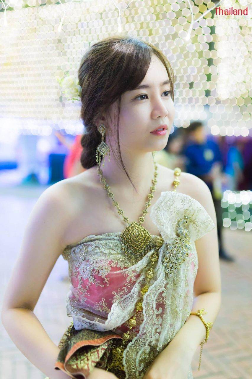 THAILAND 🇹🇭 | The Sbai, Thai dress (สไบ-ชุดไทย)