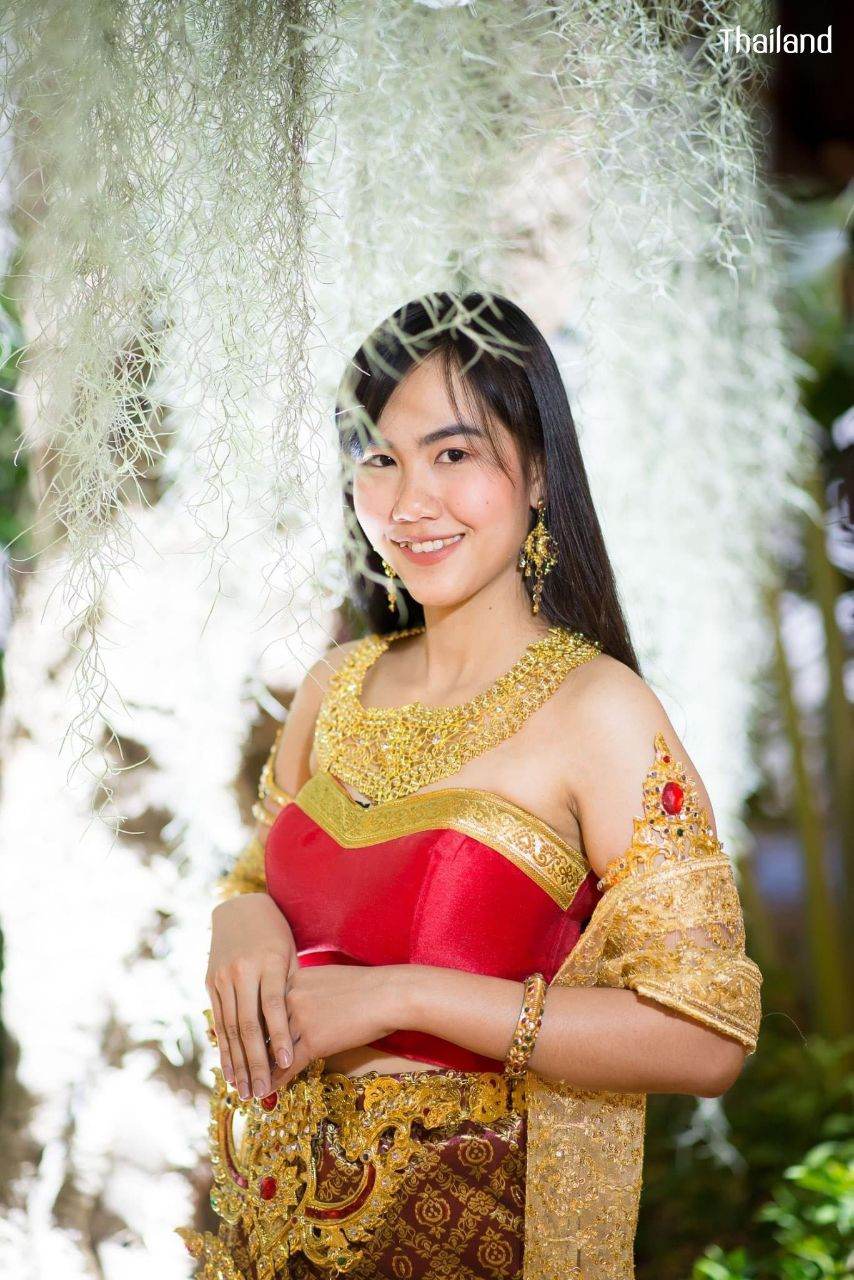 THAILAND 🇹🇭 | The Sbai, Thai dress (สไบ-ชุดไทย)